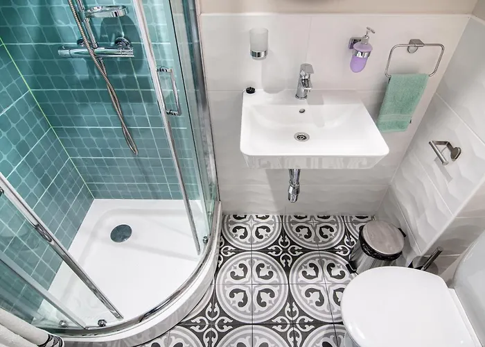 The Cozy Studio, Centre