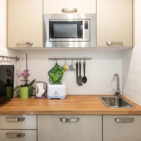 The Cozy Studio, Centre Apartment *